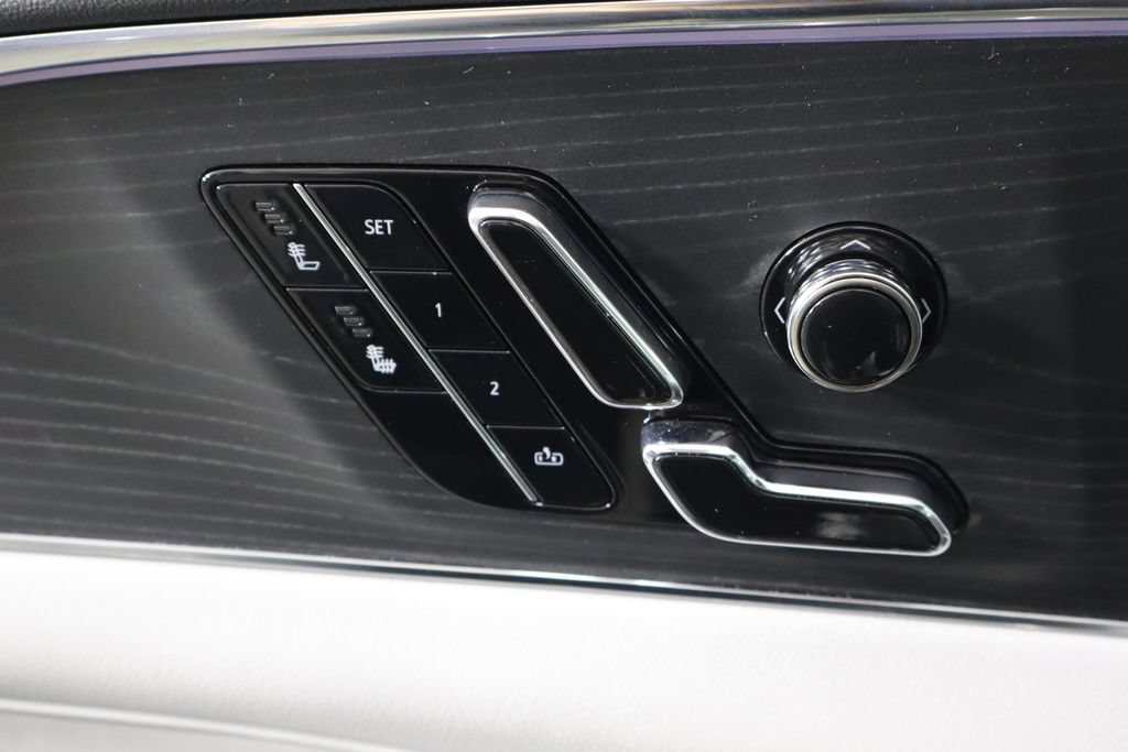 Used 2024 Cadillac Lyriq Luxury RWD image 22