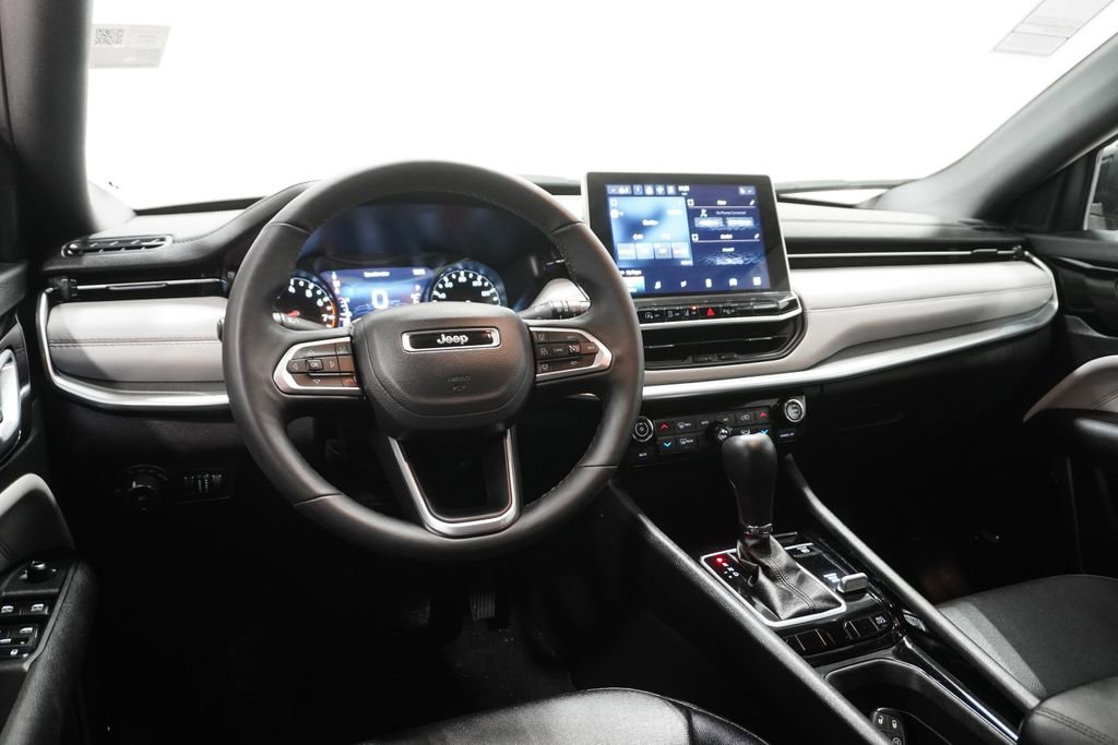 Certified 2025 Jeep Compass Limited w/ Sun & Sound Group image 12