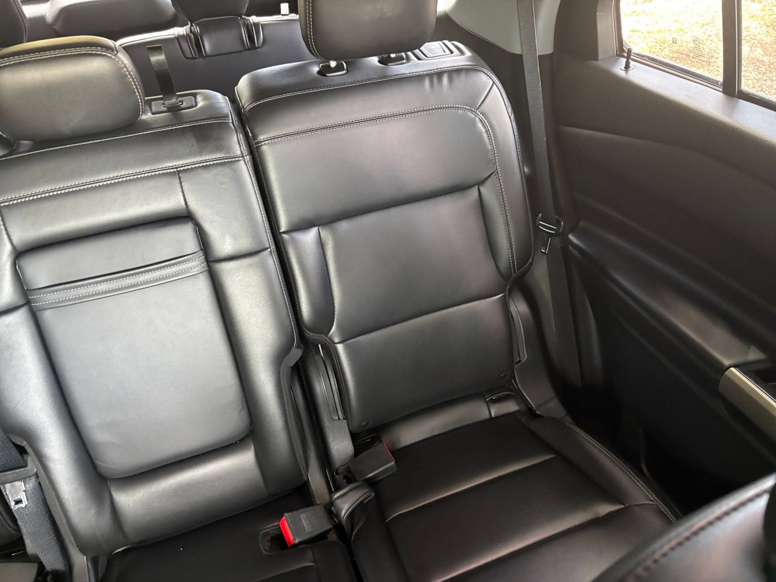 Used 2023 Ford Explorer XLT w/ Equipment Group 202A AWD/4WD image 39