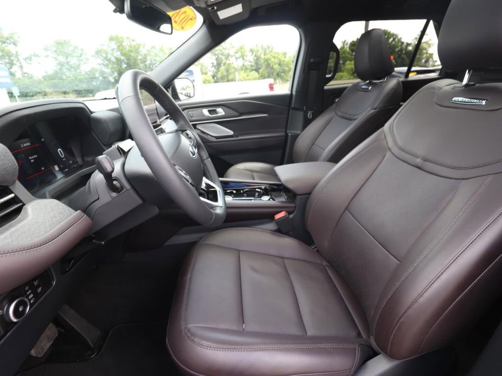 Used 2026 Ford Explorer Platinum RWD image 2