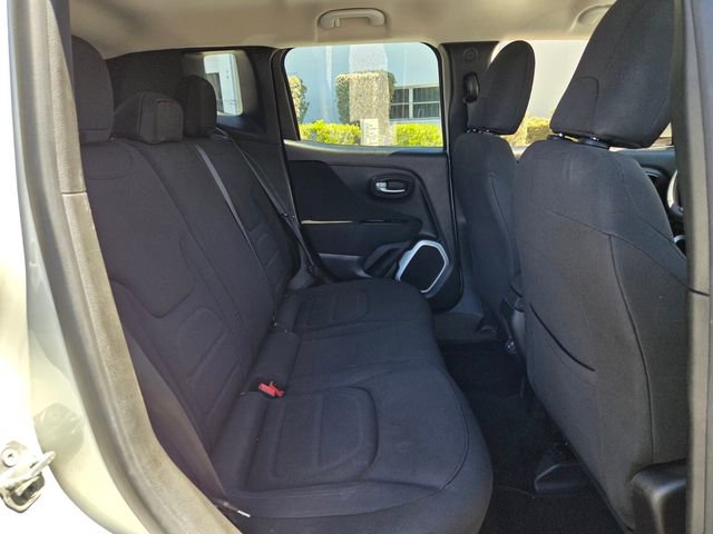 Used 2018 Jeep Renegade Latitude image 18