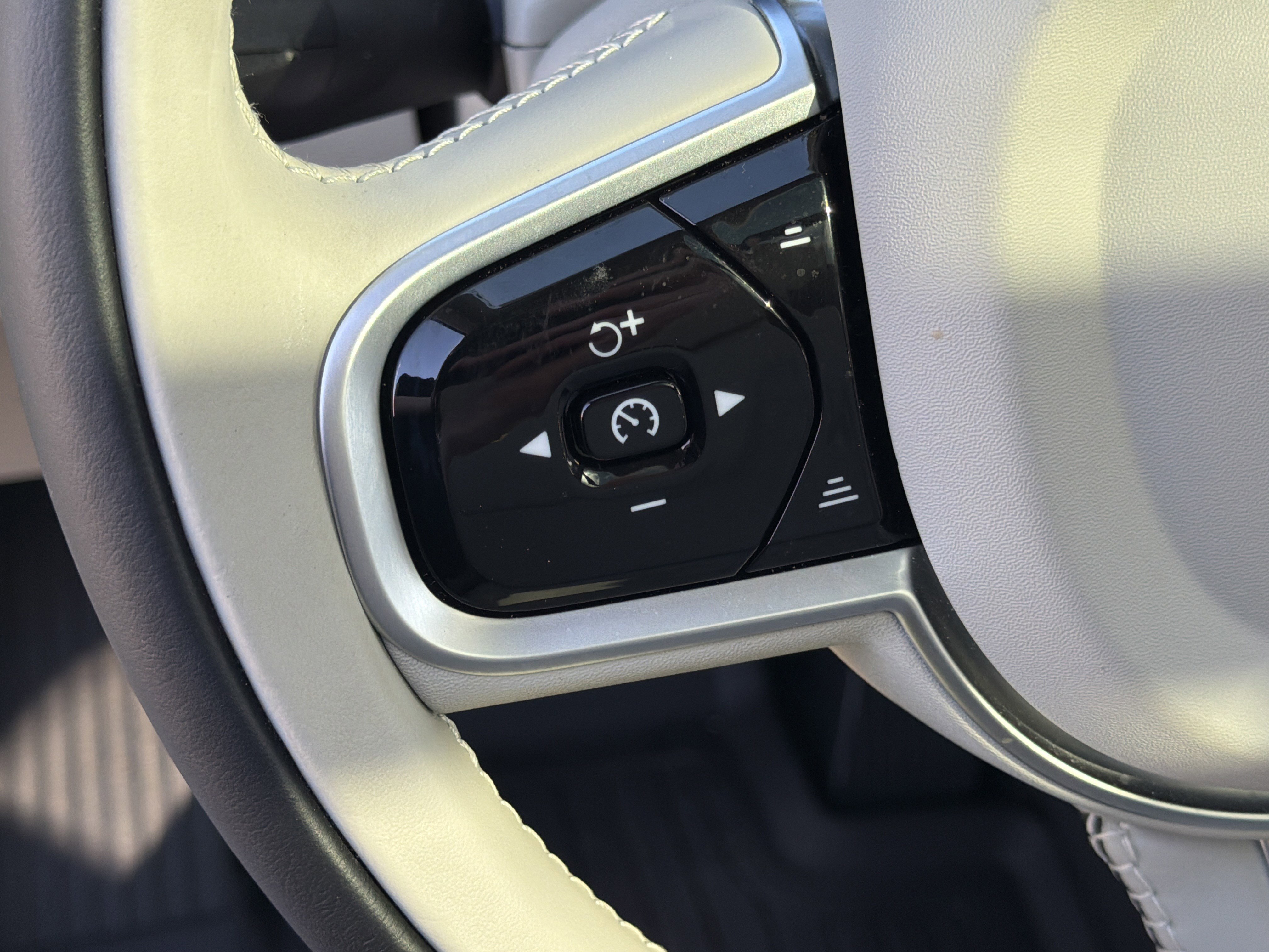 Used 2026 Volvo XC60 B5 Ultra w/ Protection Package Premier image 19