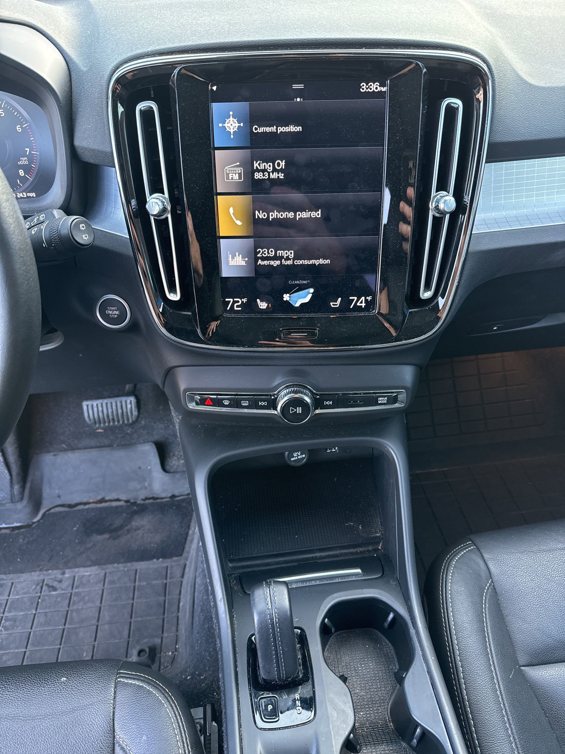 Used 2021 Volvo XC40 T5 Momentum w/ Premium Package image 14