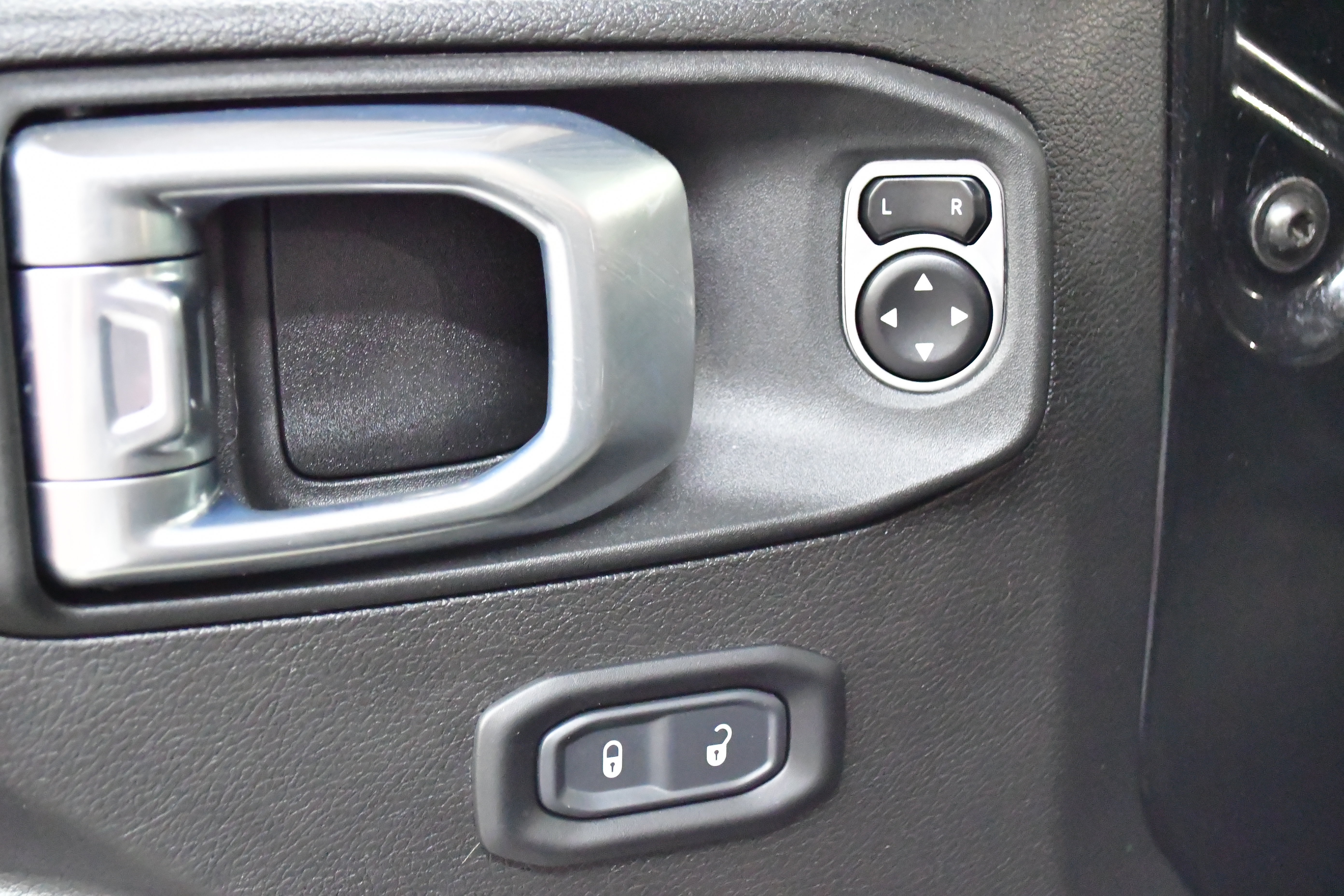 Used 2024 Jeep Wrangler Unlimited AWD/4WD image 11