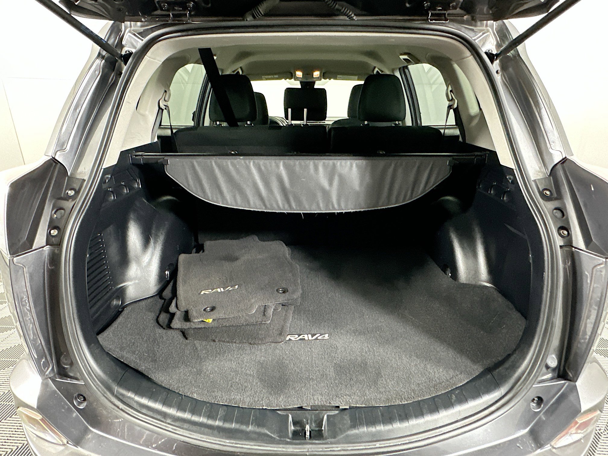 Used 2017 Toyota RAV4 LE image 26