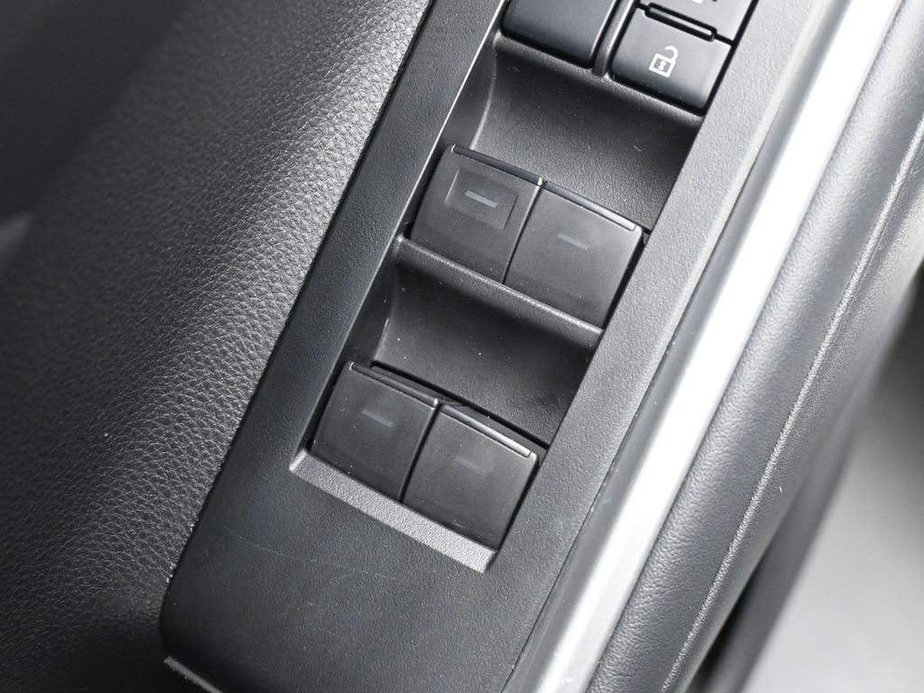 Used 2021 Toyota Highlander XLE image 14