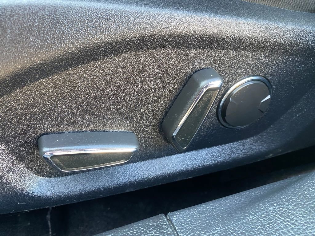 Used 2020 Ford Fusion SE image 10