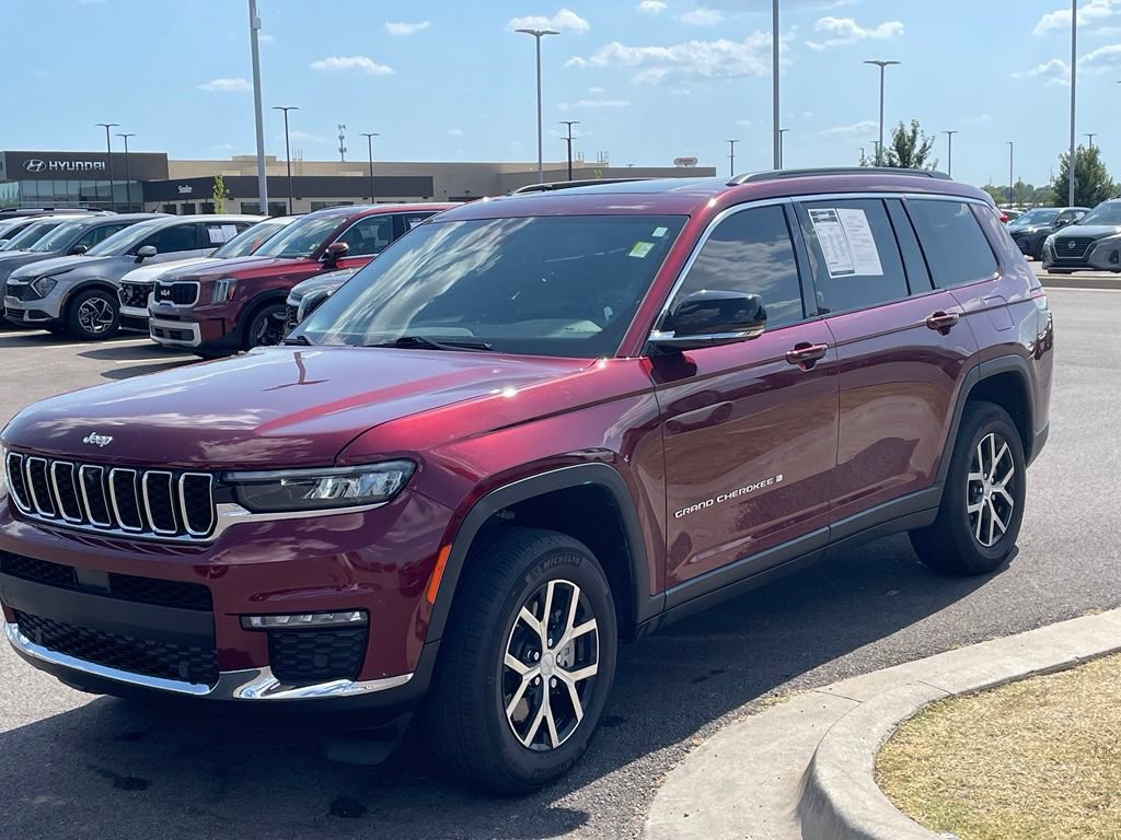 Used 2025 Jeep Grand Cherokee L Limited w/ Luxury Tech Group II AWD/4WD image 3