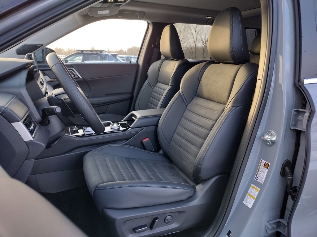 New 2026 Mitsubishi Outlander SE image 7