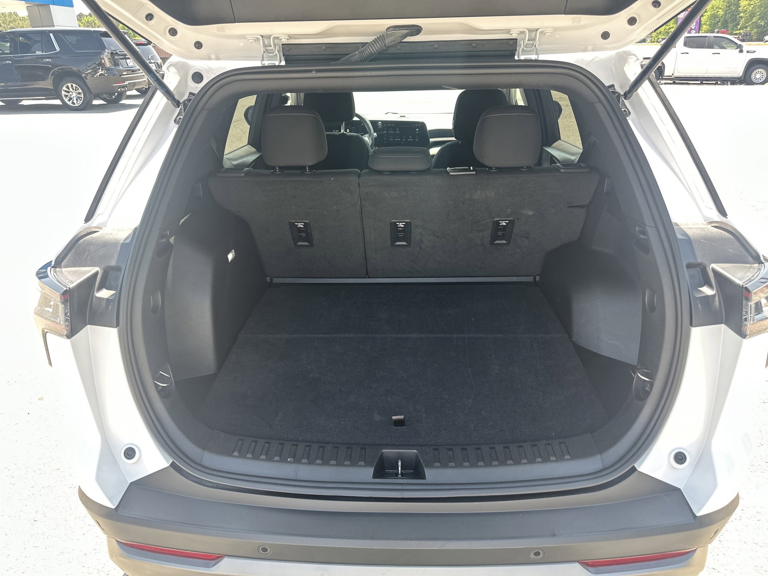 Used 2025 Chevrolet Equinox LT FWD image 18