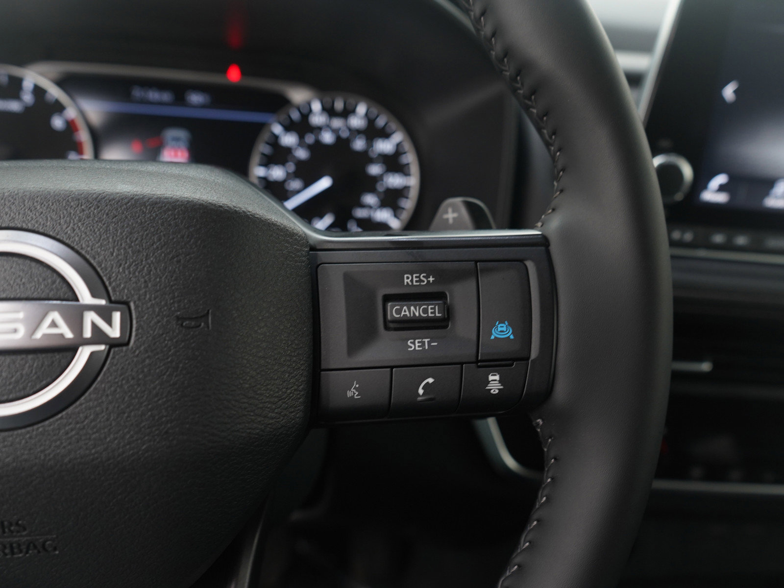 Used 2025 Nissan Rogue SV image 28