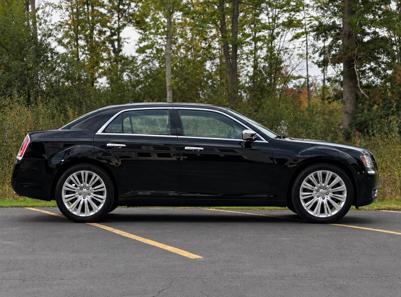 Used 2012 Chrysler 300 Limited RWD image 5