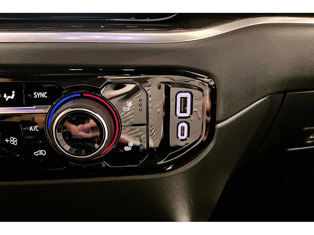 New 2026 Chevrolet Silverado 1500 RST w/ Redline Edition AWD/4WD image 35