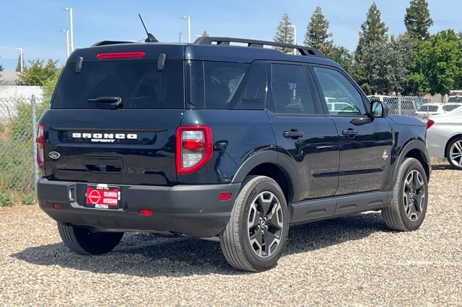 Used 2023 Ford Bronco Sport Outer Banks w/ Tech Package AWD/4WD image 3