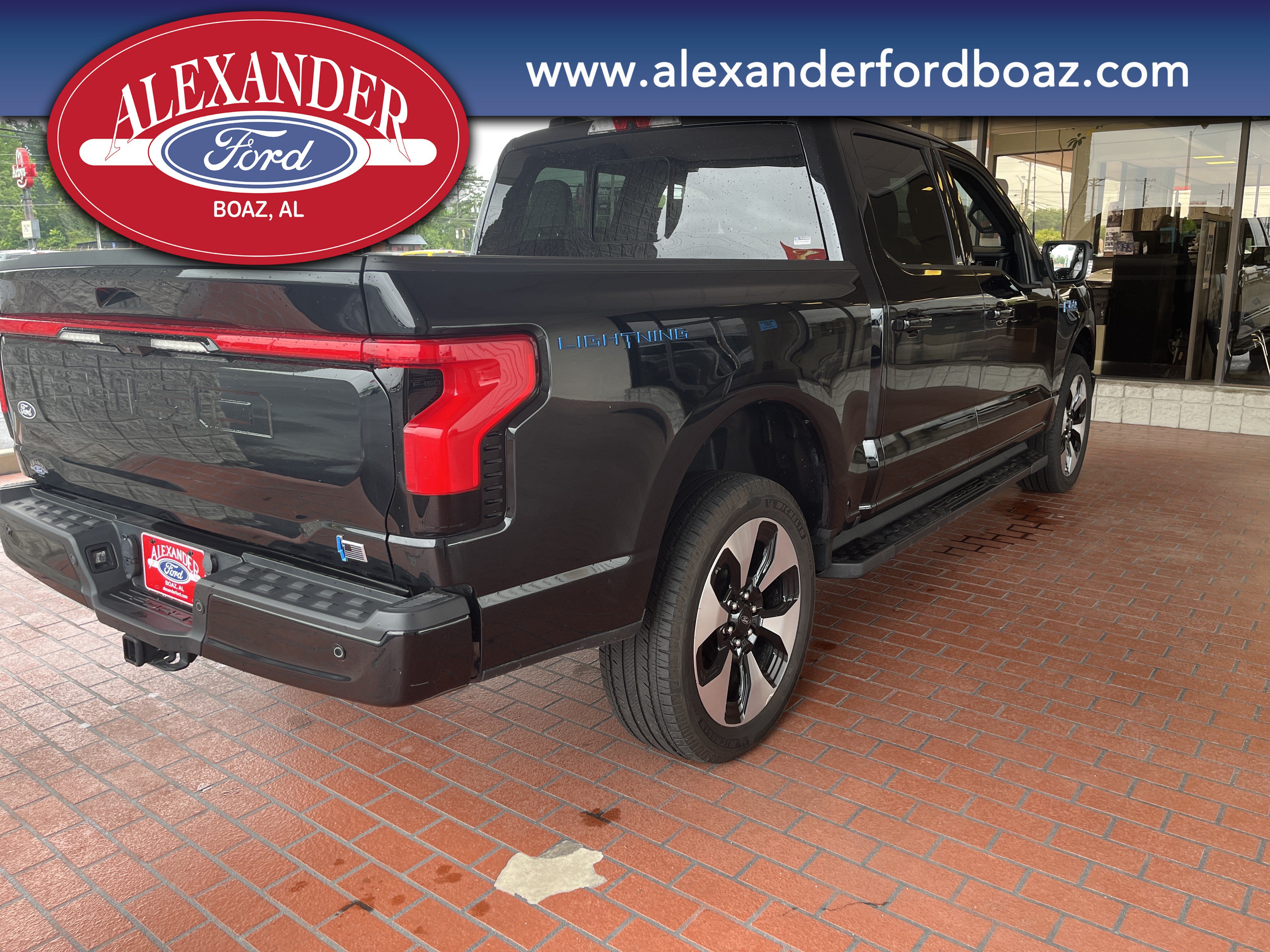 Used 2025 Ford F150 Lightning Platinum AWD/4WD image 3