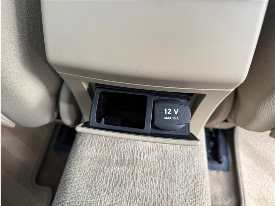 Used 2010 Mercedes-Benz E 350 4MATIC Sedan image 34