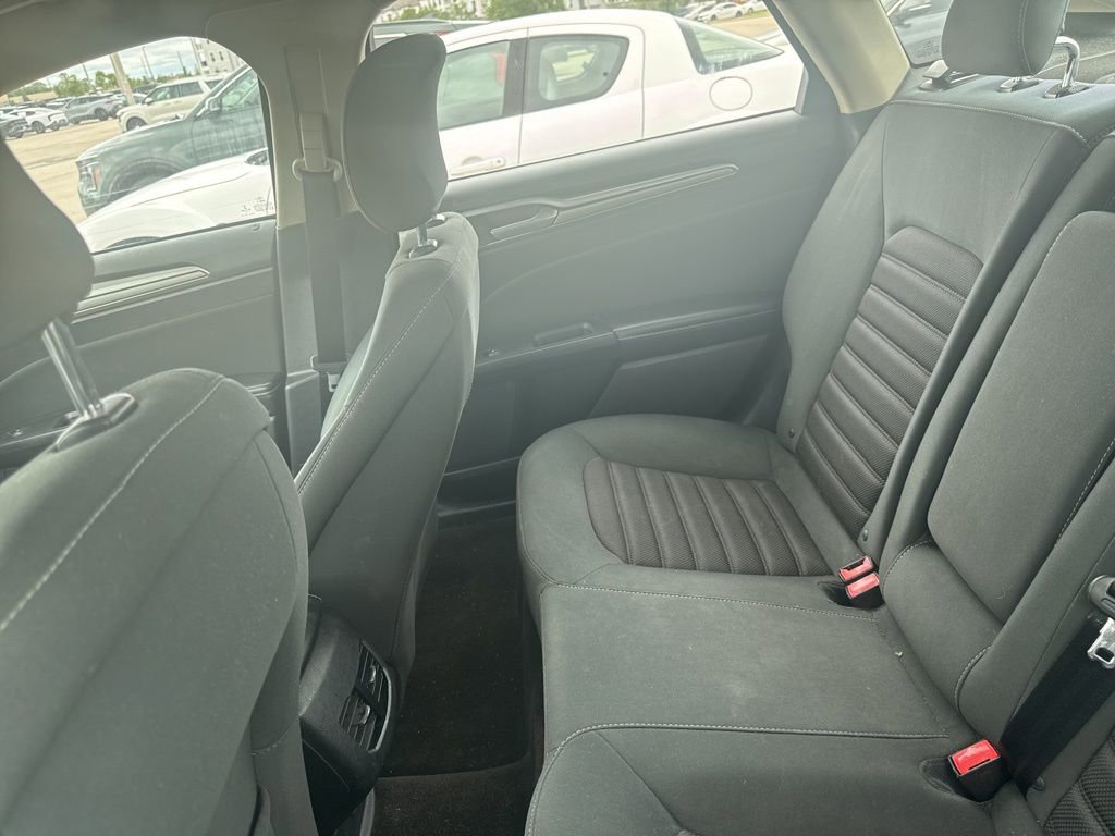 Used 2018 Ford Fusion SE w/ Fusion SE Technology Package image 9