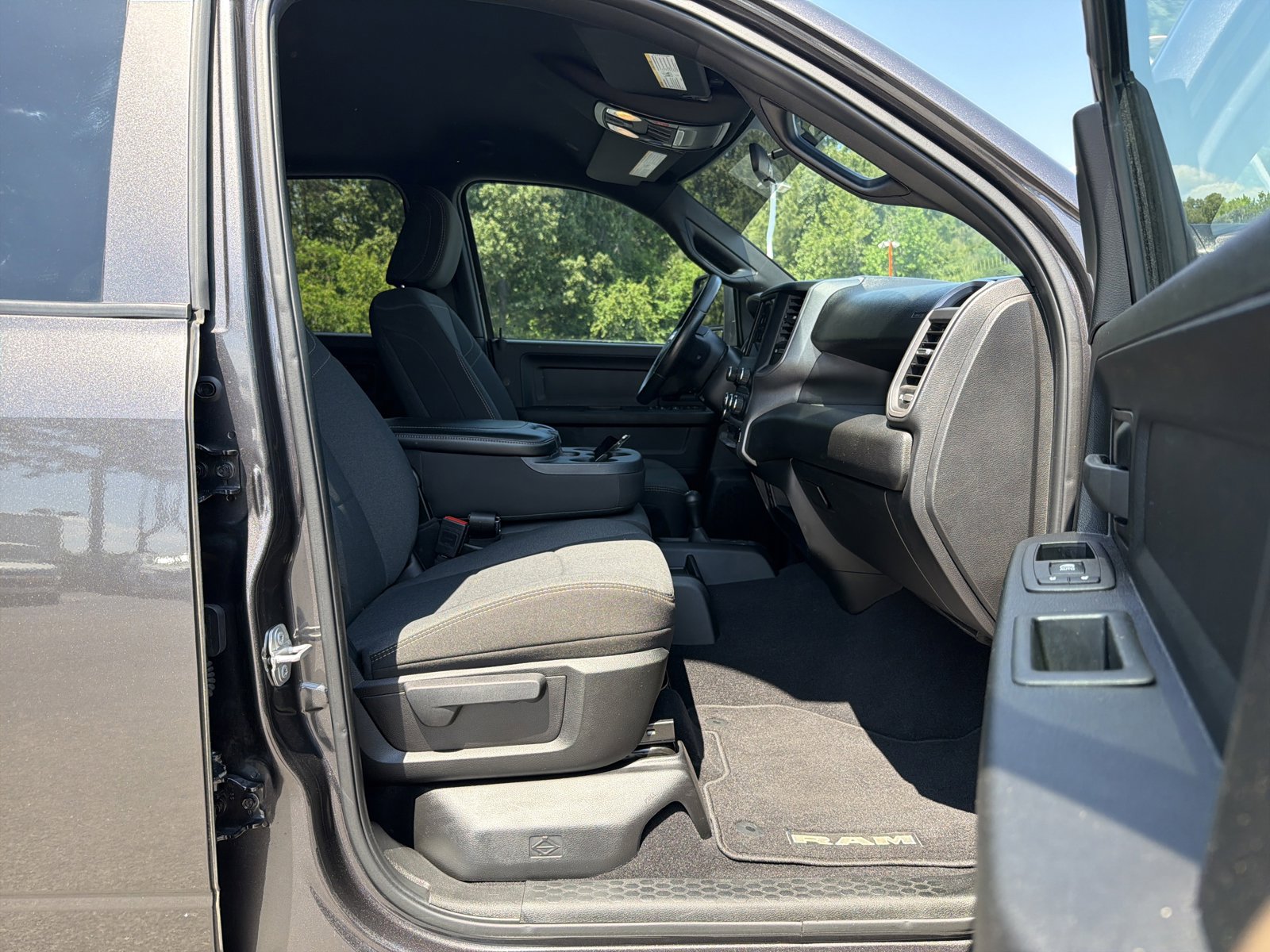 Used 2024 RAM 2500 Tradesman w/ Chrome Appearance Group AWD/4WD image 32