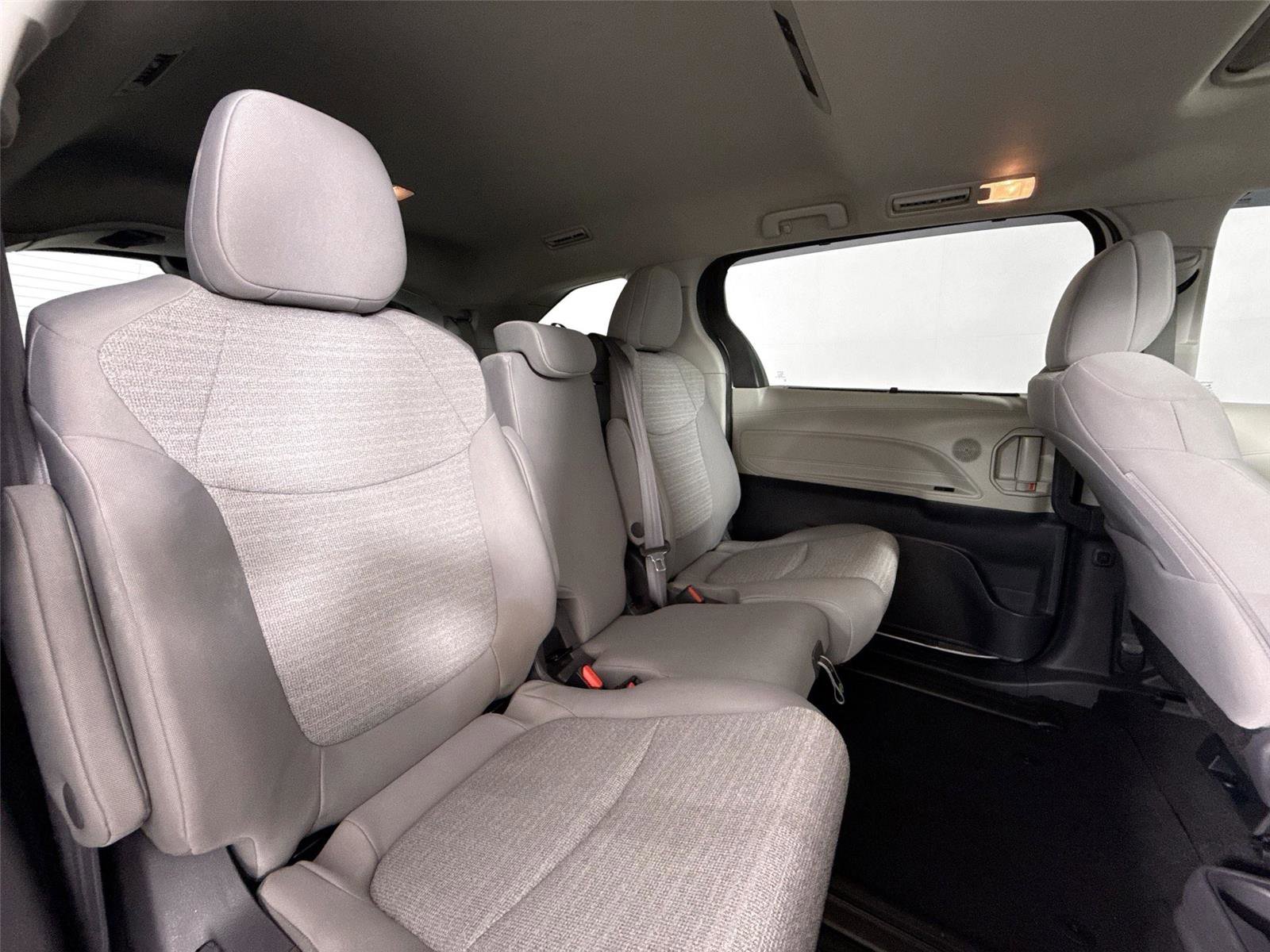 Used 2021 Toyota Sienna LE w/ LE Plus Package image 39