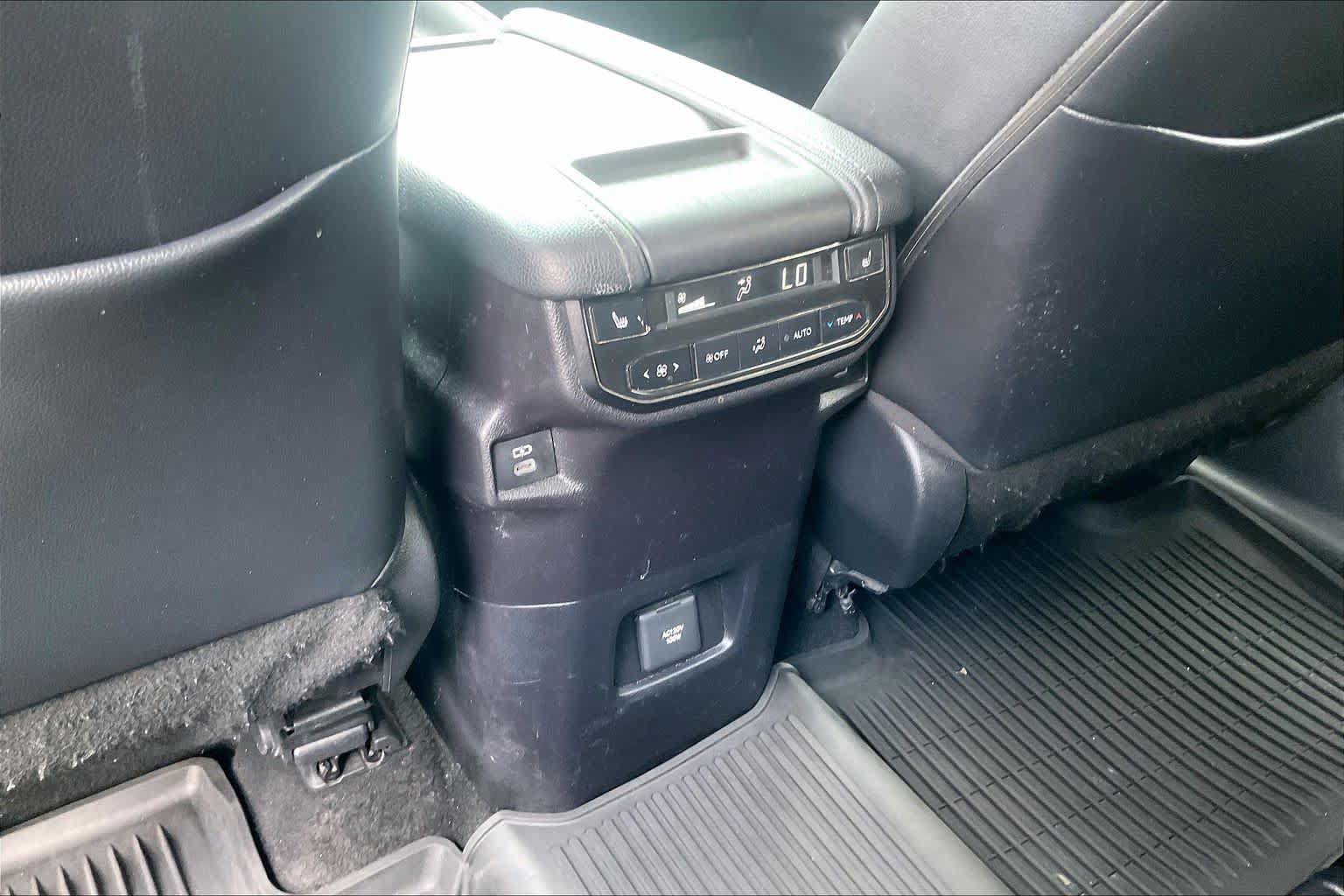 Certified 2024 Toyota Grand Highlander FWD image 37