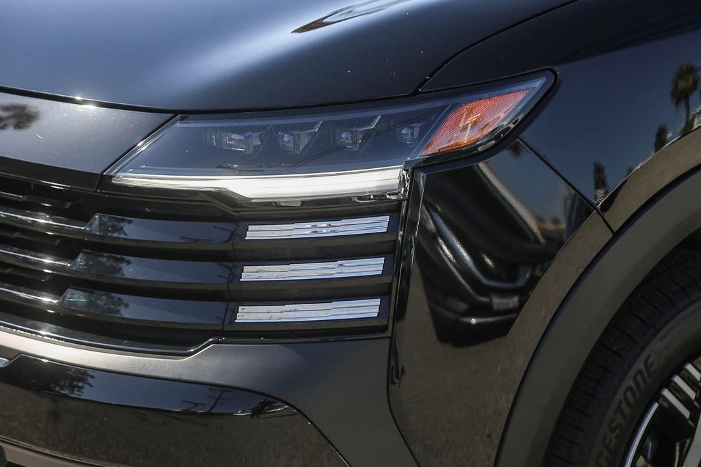 Used 2026 Nissan Kicks SV FWD image 4