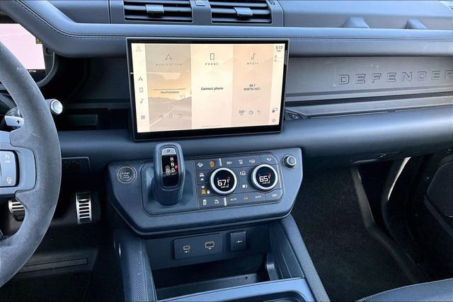 Used 2024 Land Rover Defender 110 V8 AWD/4WD image 15