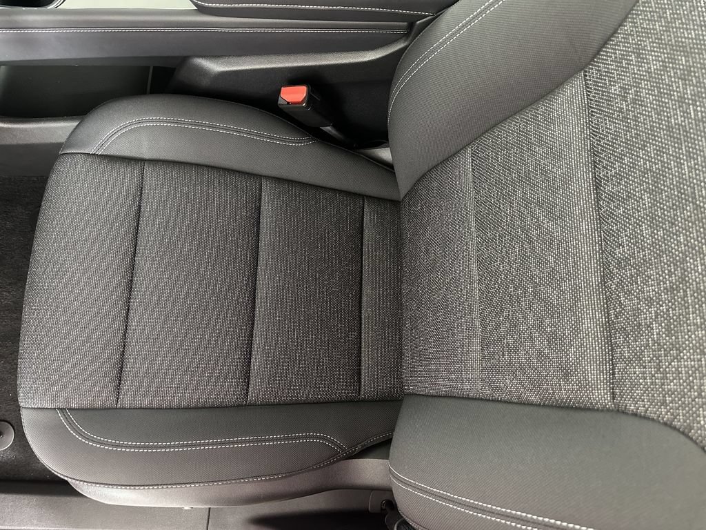 New 2027 Chevrolet Traverse LT w/ LPO, Floor Liner Package FWD image 21