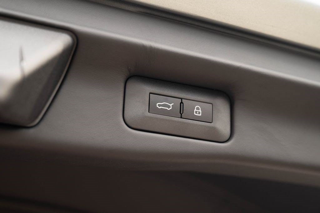 Used 2024 Ferrari Purosangue AWD/4WD image 29