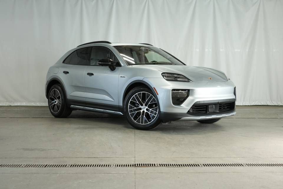 Certified 2025 Porsche Macan 4 Electric AWD/4WD image 9