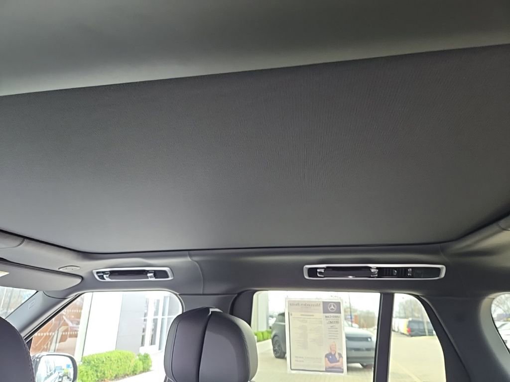 Used 2025 Land Rover Range Rover Autobiography image 16