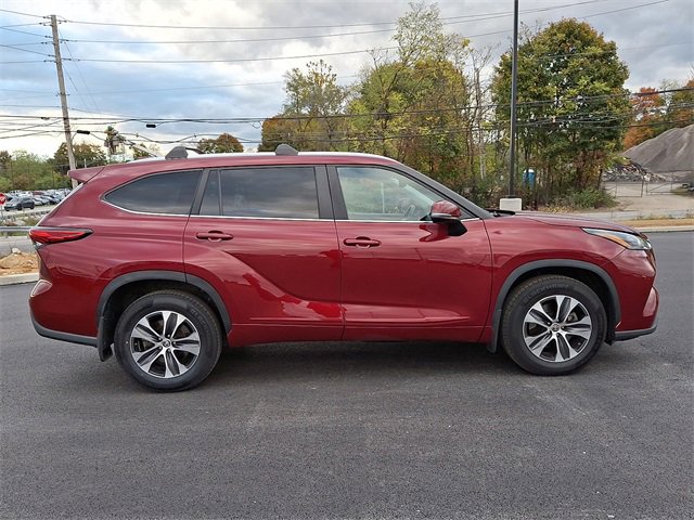 Used 2023 Toyota Highlander XLE image 14