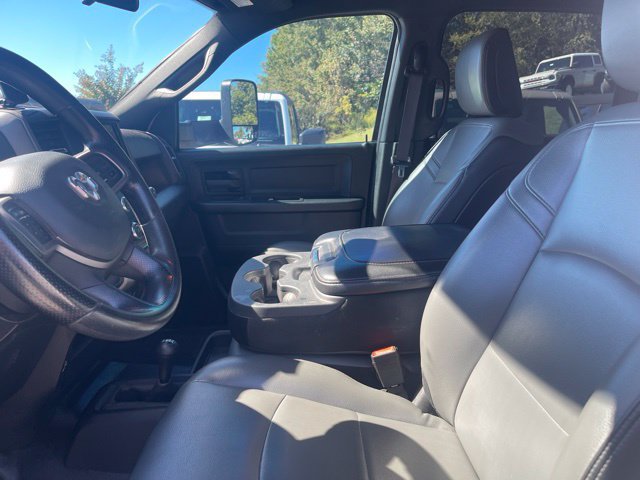 Used 2022 RAM 2500 Tradesman w/ Chrome Appearance Group AWD/4WD image 8