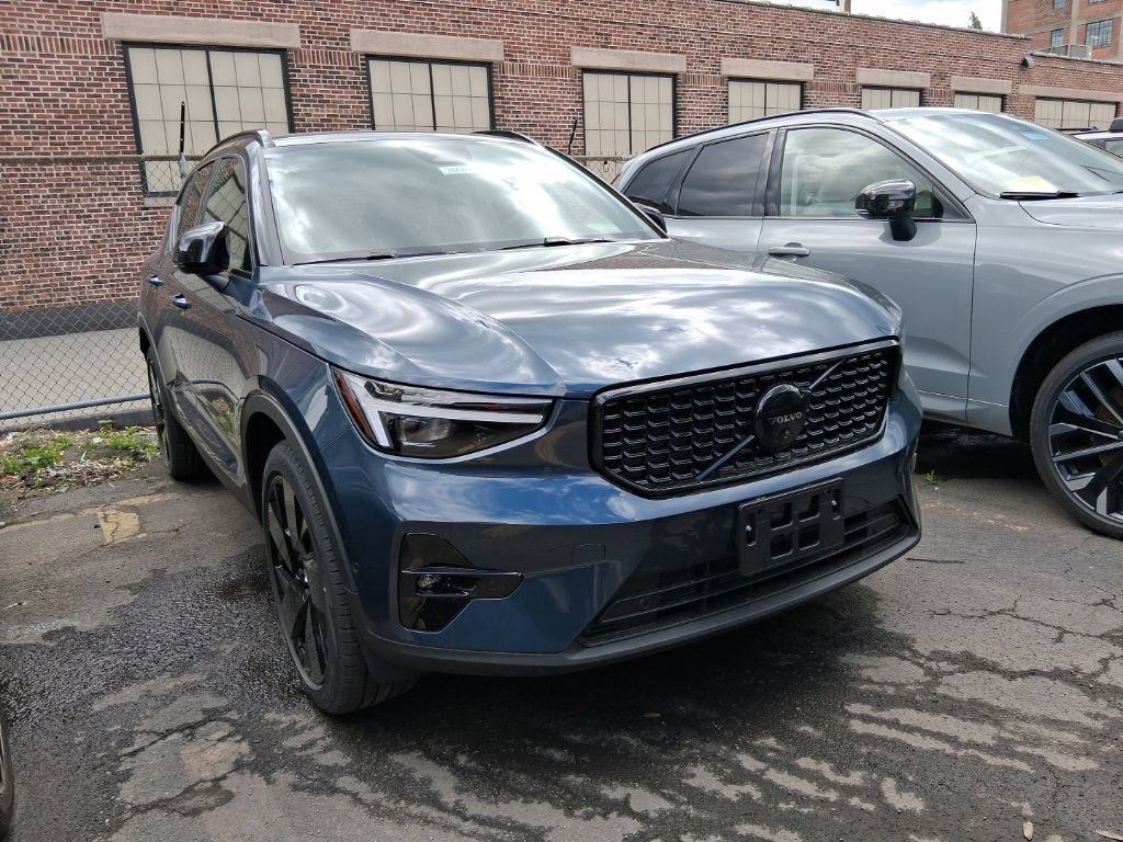 New 2026 Volvo XC40 B5 Ultra w/ Protection Package Premier AWD/4WD image 2