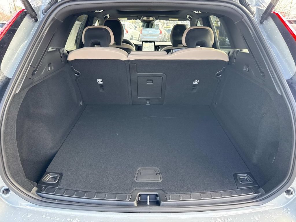 New 2026 Volvo XC60 B5 Core AWD/4WD image 11