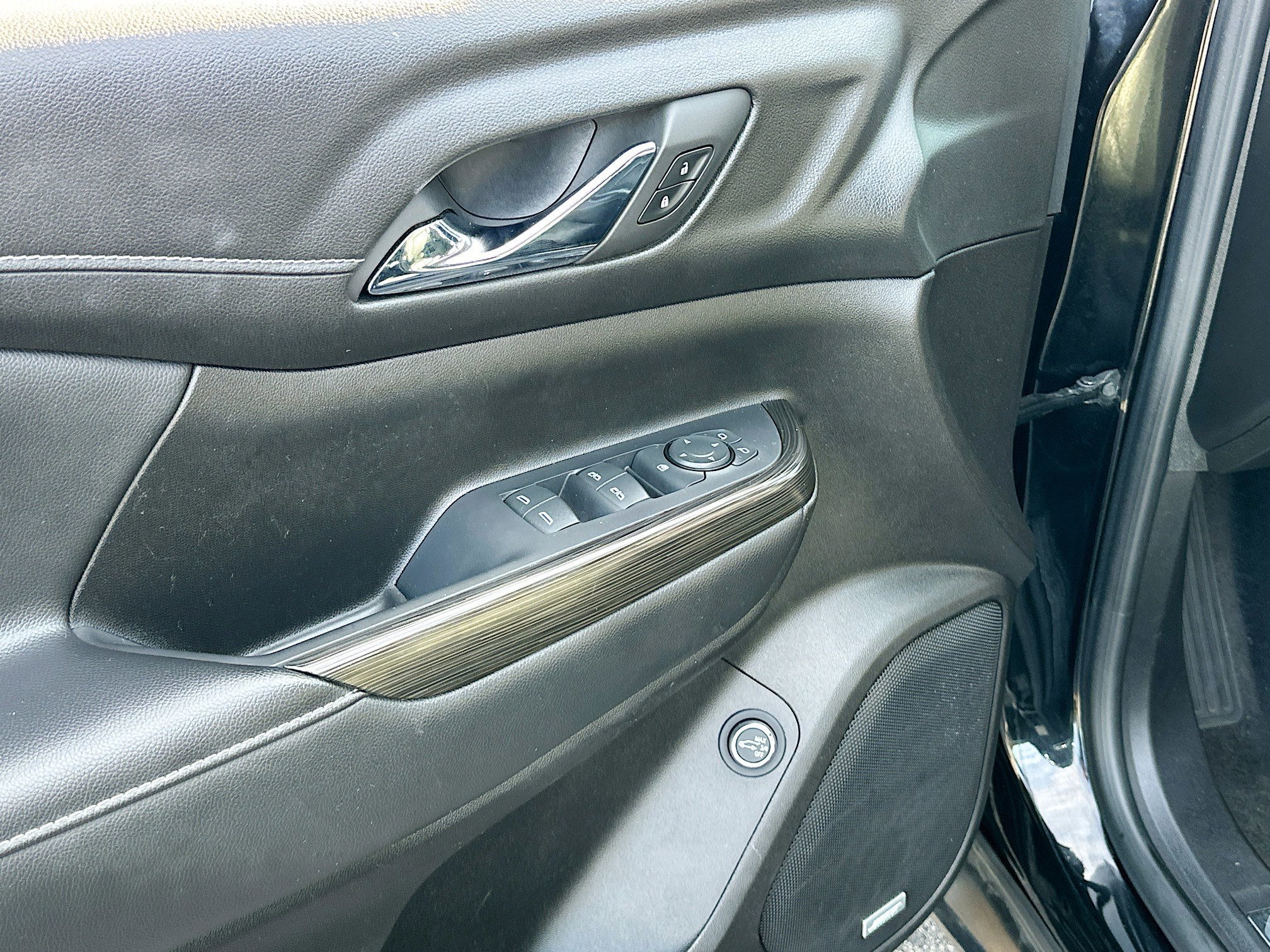 Used 2023 GMC Acadia SLT image 8