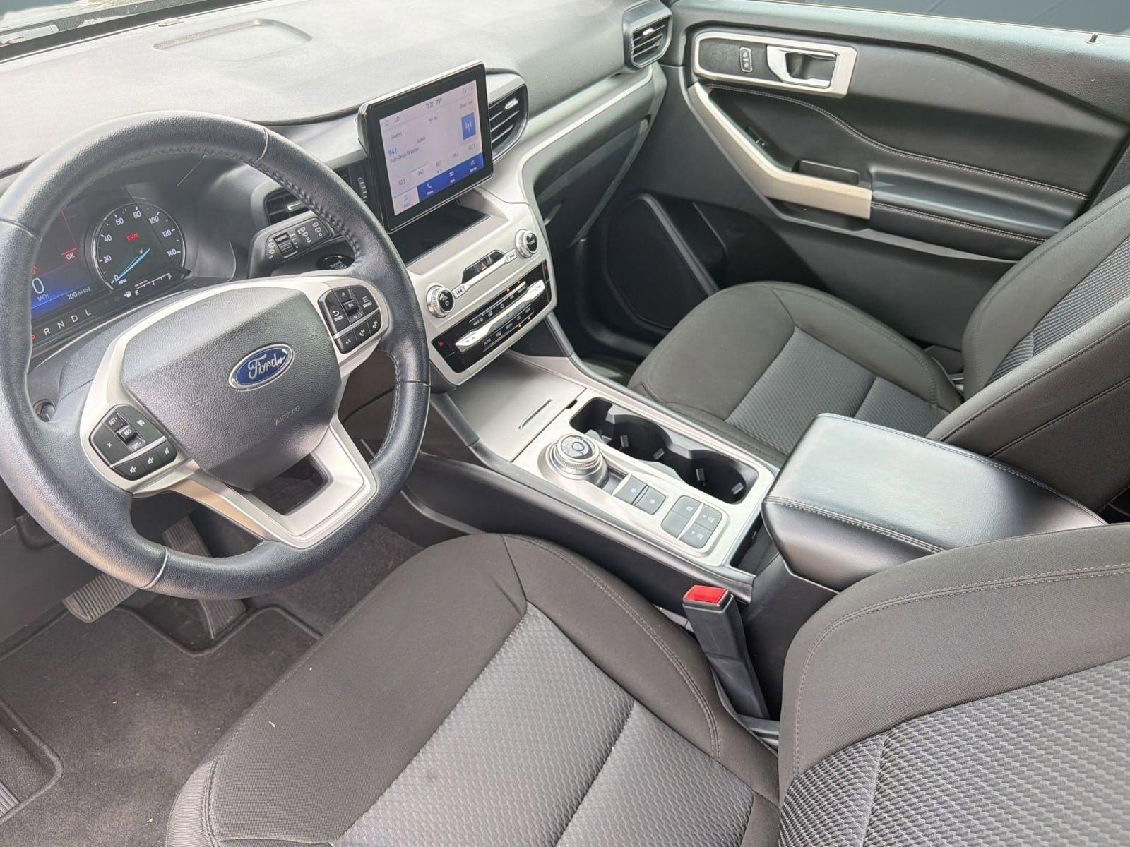Used 2022 Ford Explorer XLT image 4
