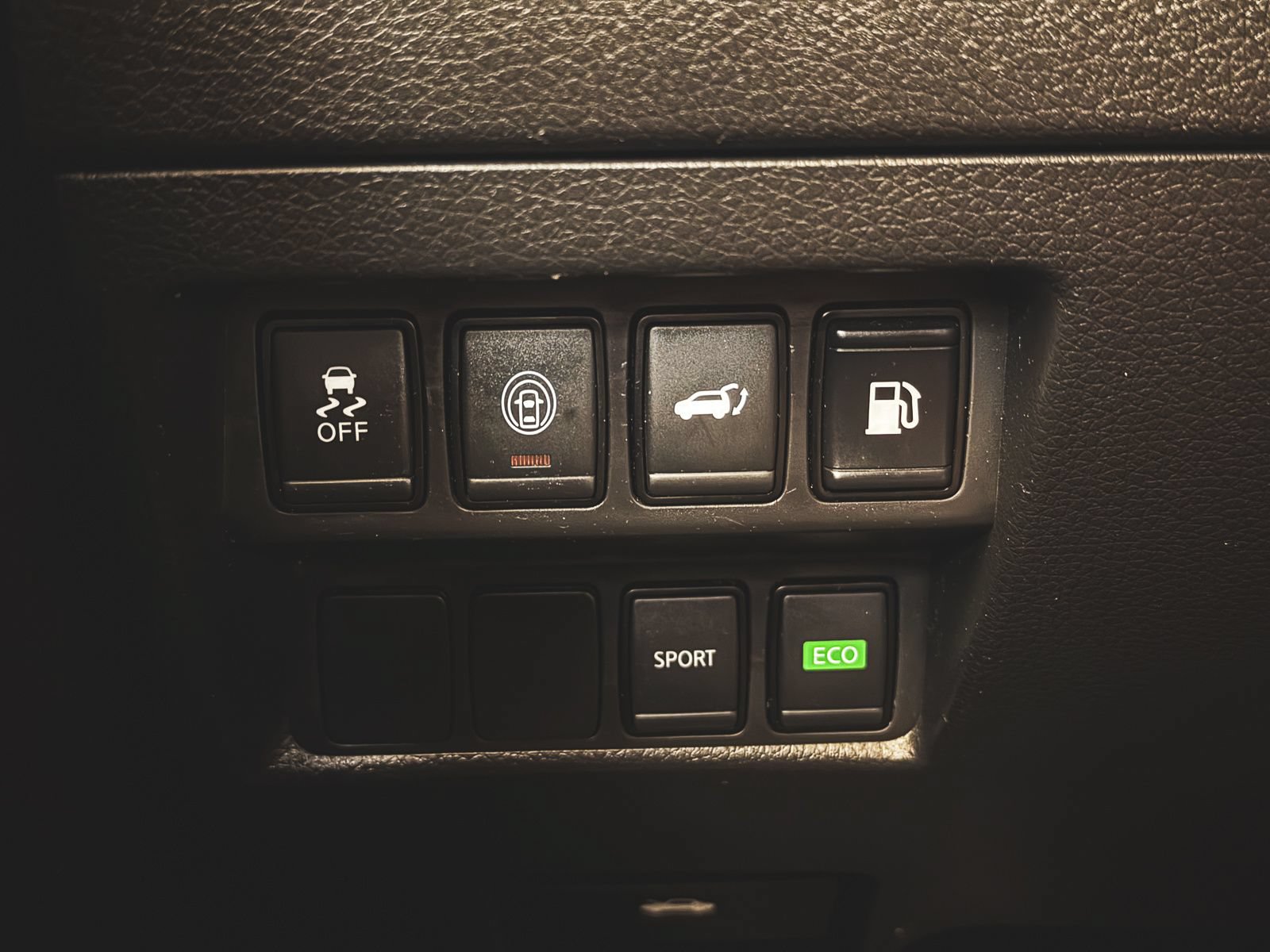 Used 2020 Nissan Rogue SV FWD image 32