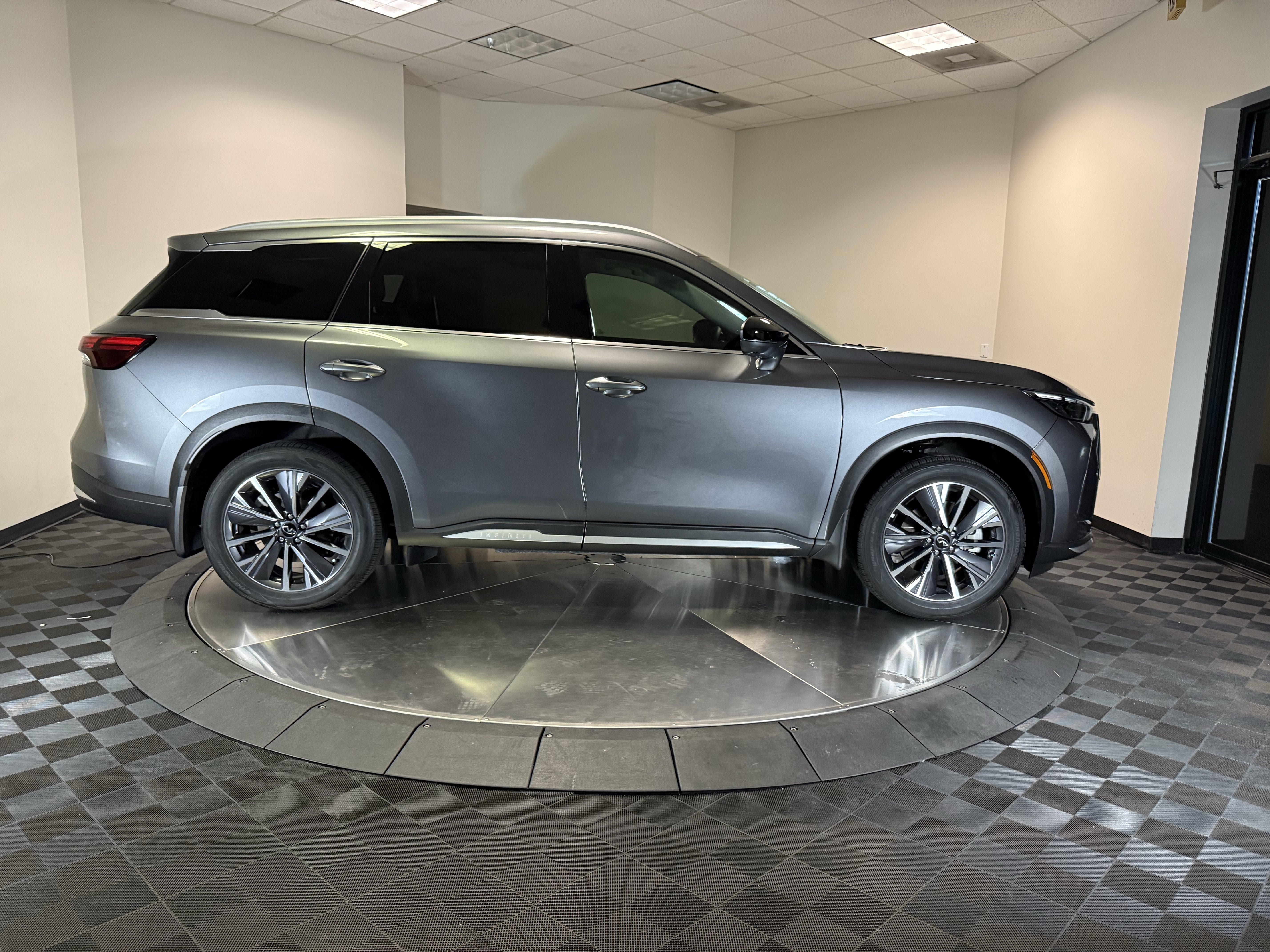 Certified 2026 INFINITI QX60 Luxe w/ Cargo Package FWD image 8