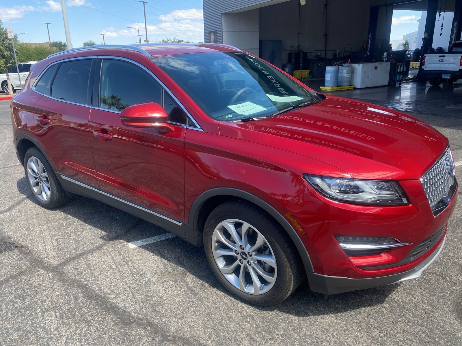 Used 2019 Lincoln MKC Select w/ Select Plus Package FWD image 3