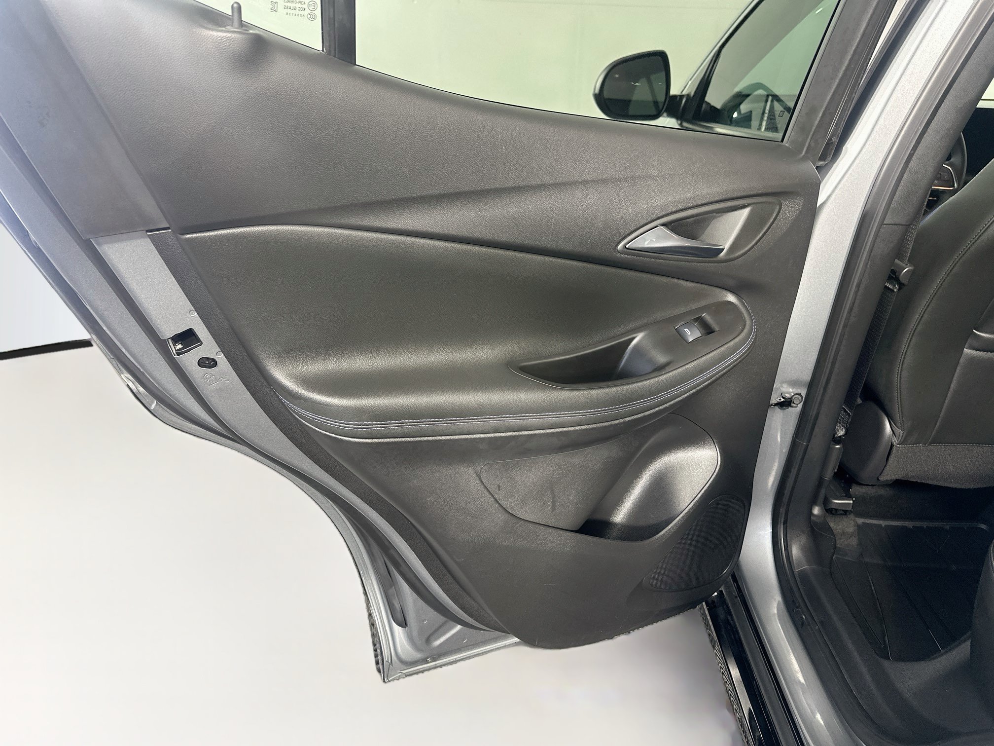 Used 2025 Buick Encore GX Sport Touring w/ Advanced Technology Package FWD image 25