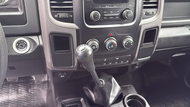 Used 2018 RAM 3500 Tradesman w/ Chrome Appearance Group RWD image 23