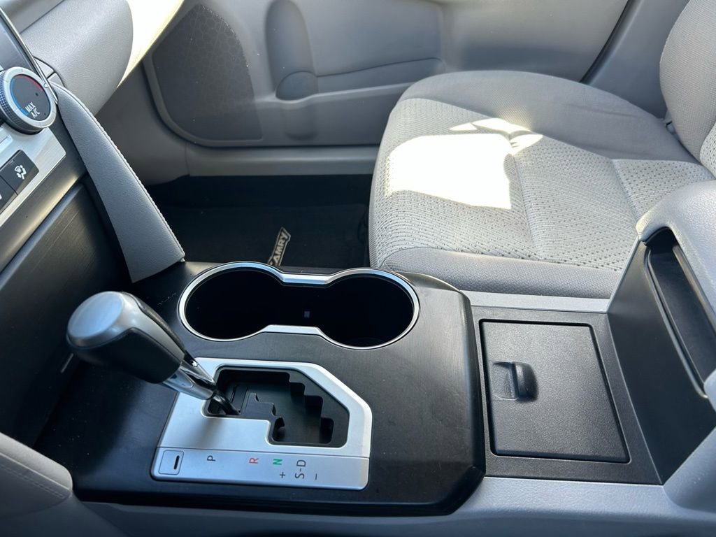 Used 2014 Toyota Camry LE image 16