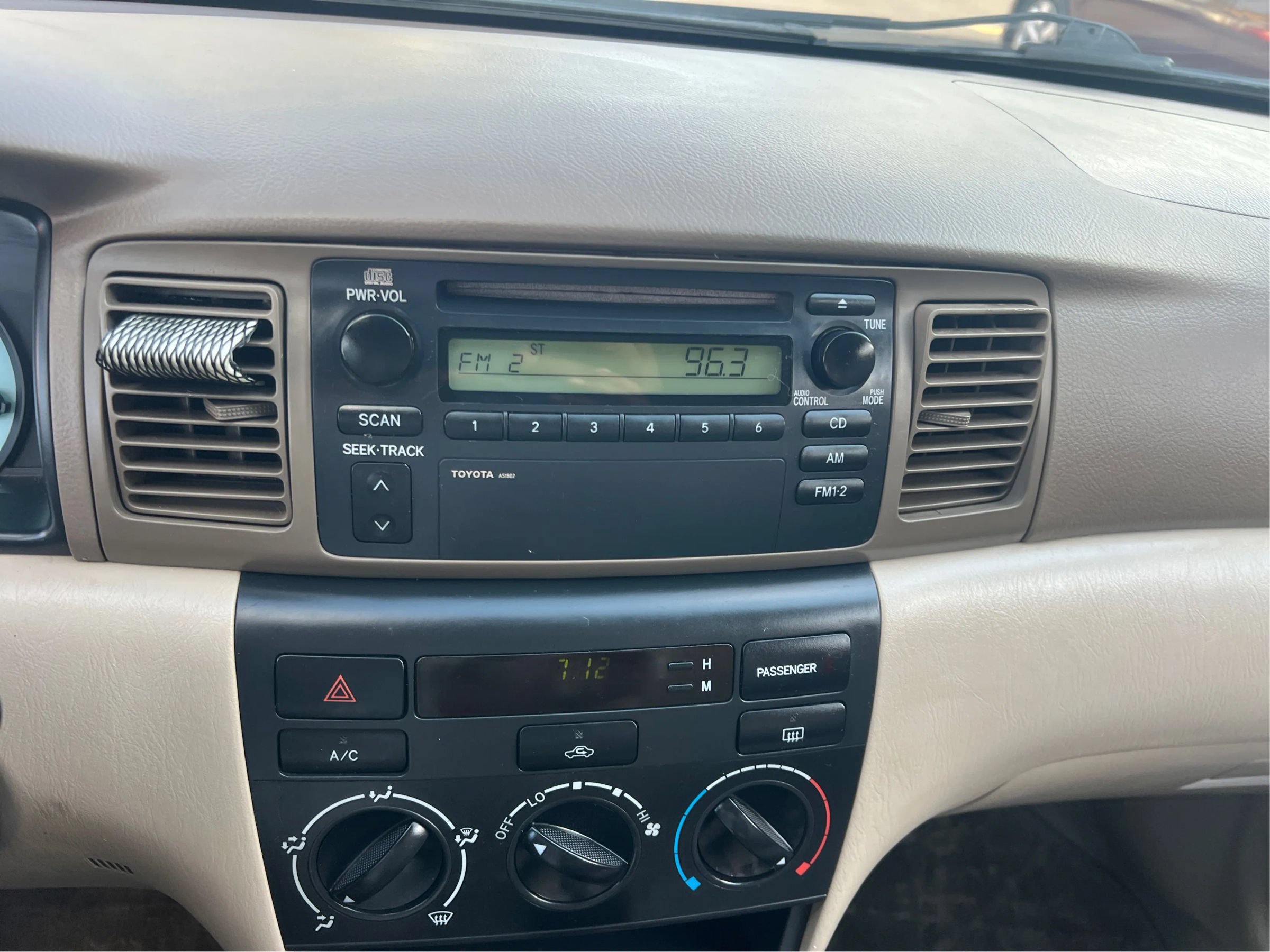 Used 2003 Toyota Corolla LE FWD image 15