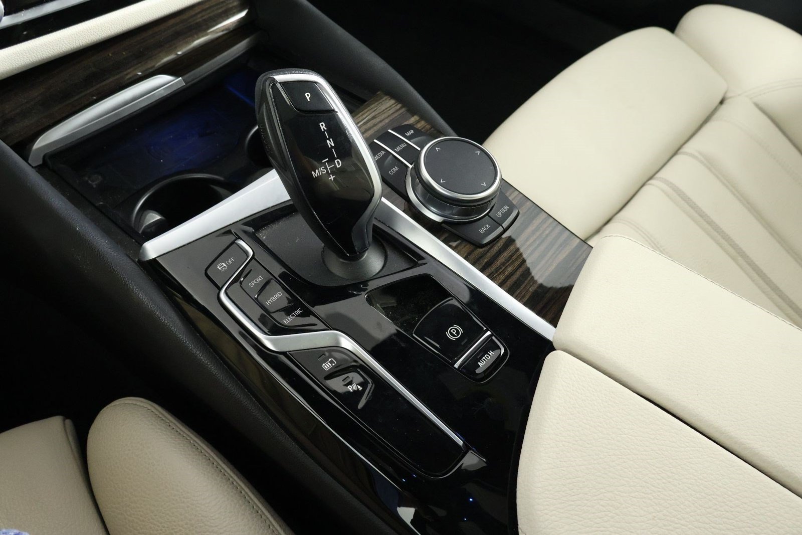 Used 2023 BMW 530e w/ Convenience Package RWD image 15