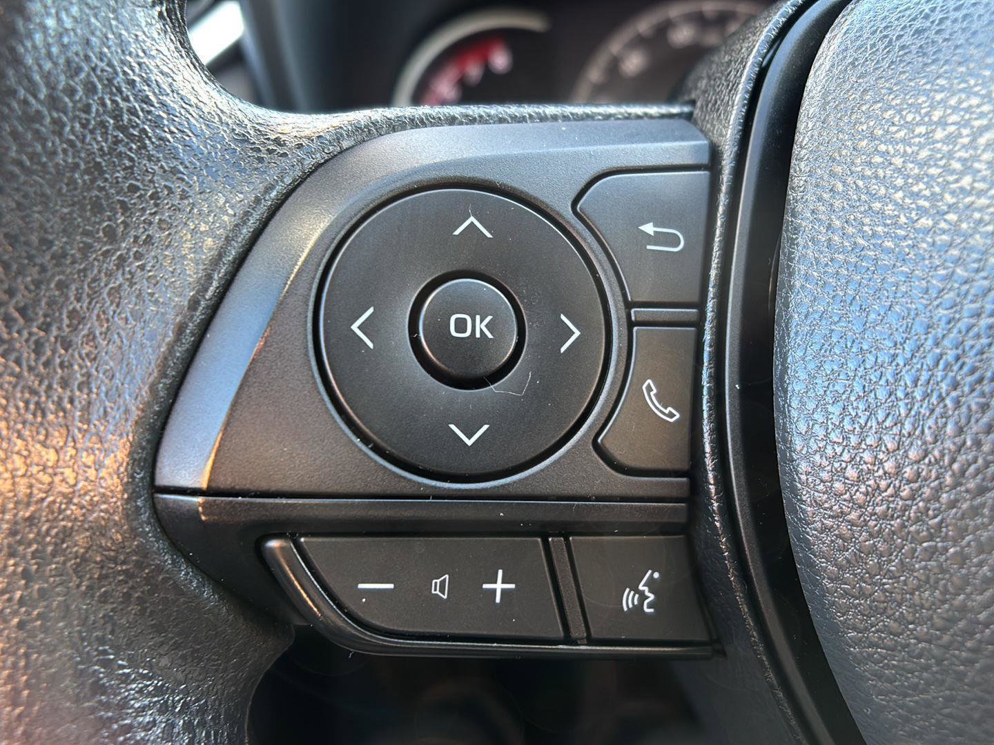 Used 2023 Toyota RAV4 LE image 33