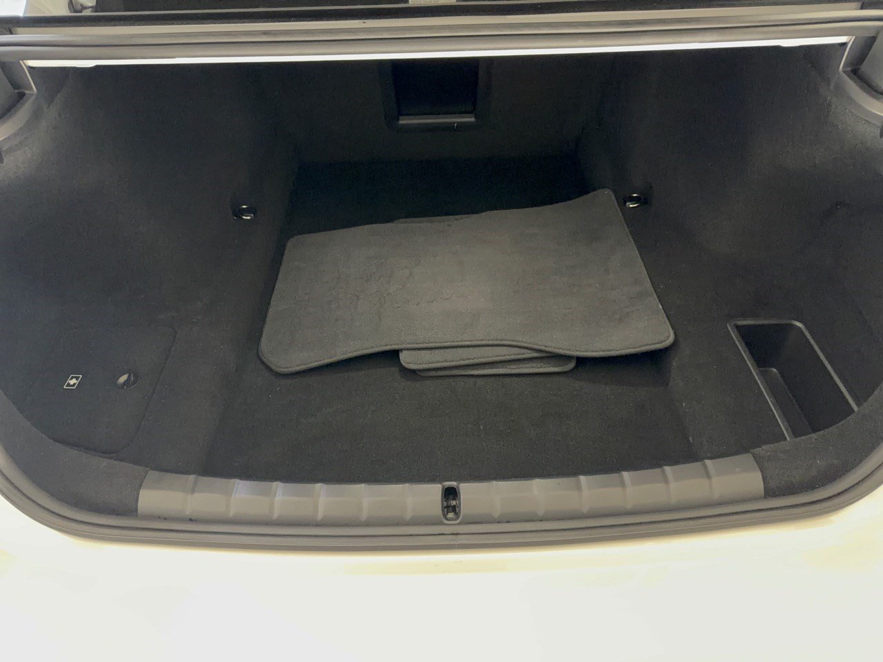 Used 2024 BMW 740i w/ Premium Package 2 RWD image 28
