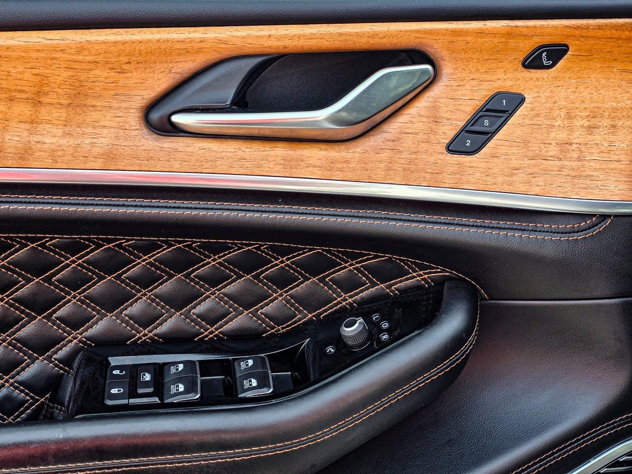 Used 2024 Jeep Grand Cherokee L Summit image 14