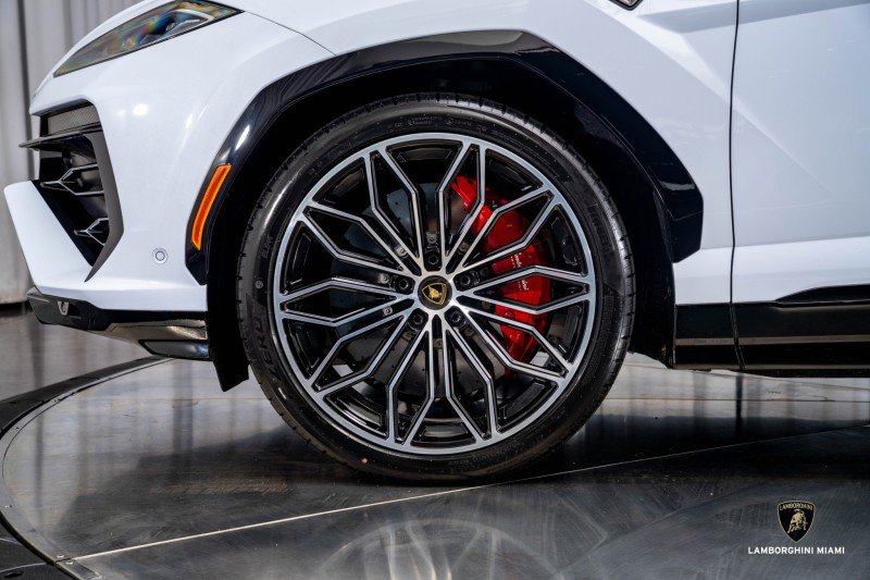 Used 2025 Lamborghini Urus SE image 8