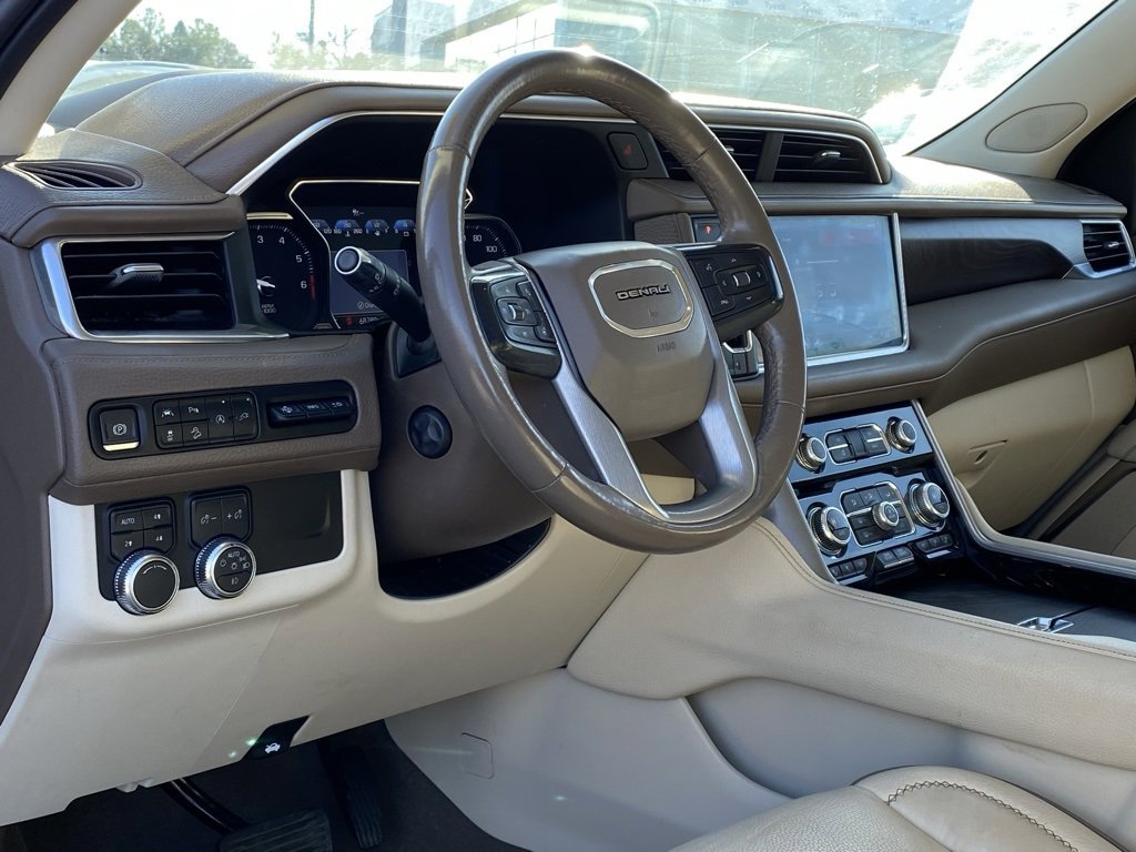 Used 2021 GMC Yukon Denali w/ Advanced Technology Package image 9