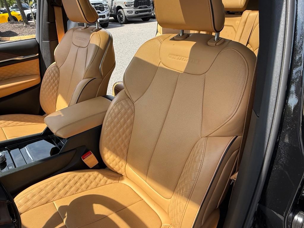Certified 2025 Jeep Grand Cherokee L Summit AWD/4WD image 36